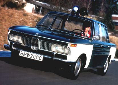 historische Einsatzfahrt des BMW 2000