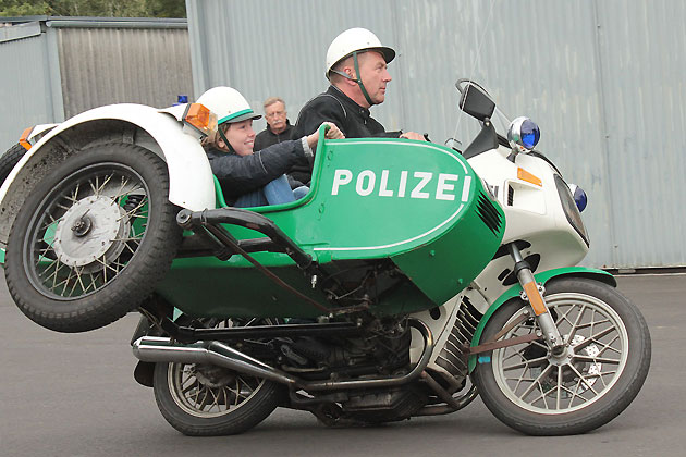 Beiwagenfahrt beim Sommerfest im Polizeioldtimer Museum Marburg