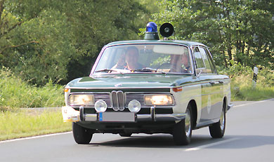 Der BMW 2000 als Polizeifahrzeug im Rahmen der ADAC-Oldtimerfahrt Hessen-Thüringen