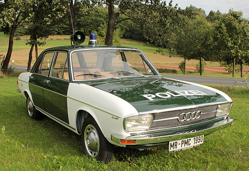 Der Neuzugang, ein Polizei-Audi vom Typ 100 aus dem Marburger Polizeioldtimer Museum 