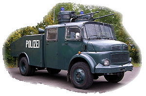 Polizei-Wasserwerfer