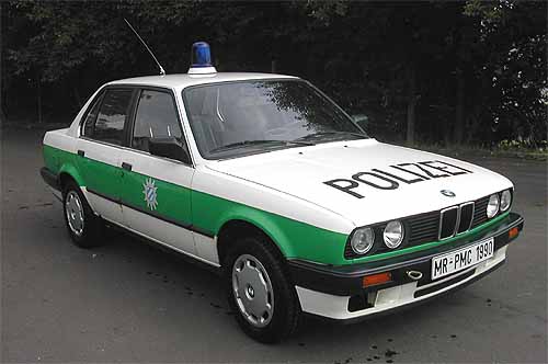 Der BMW 318, Baujahr 1989 aus dem Polizeioldtimer Museum in Marburg