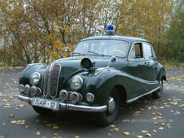 Die Polizei-BMW 501 - Isar 12 aus dem 1. Deutschen Polizeioldtimer Museum Marburg