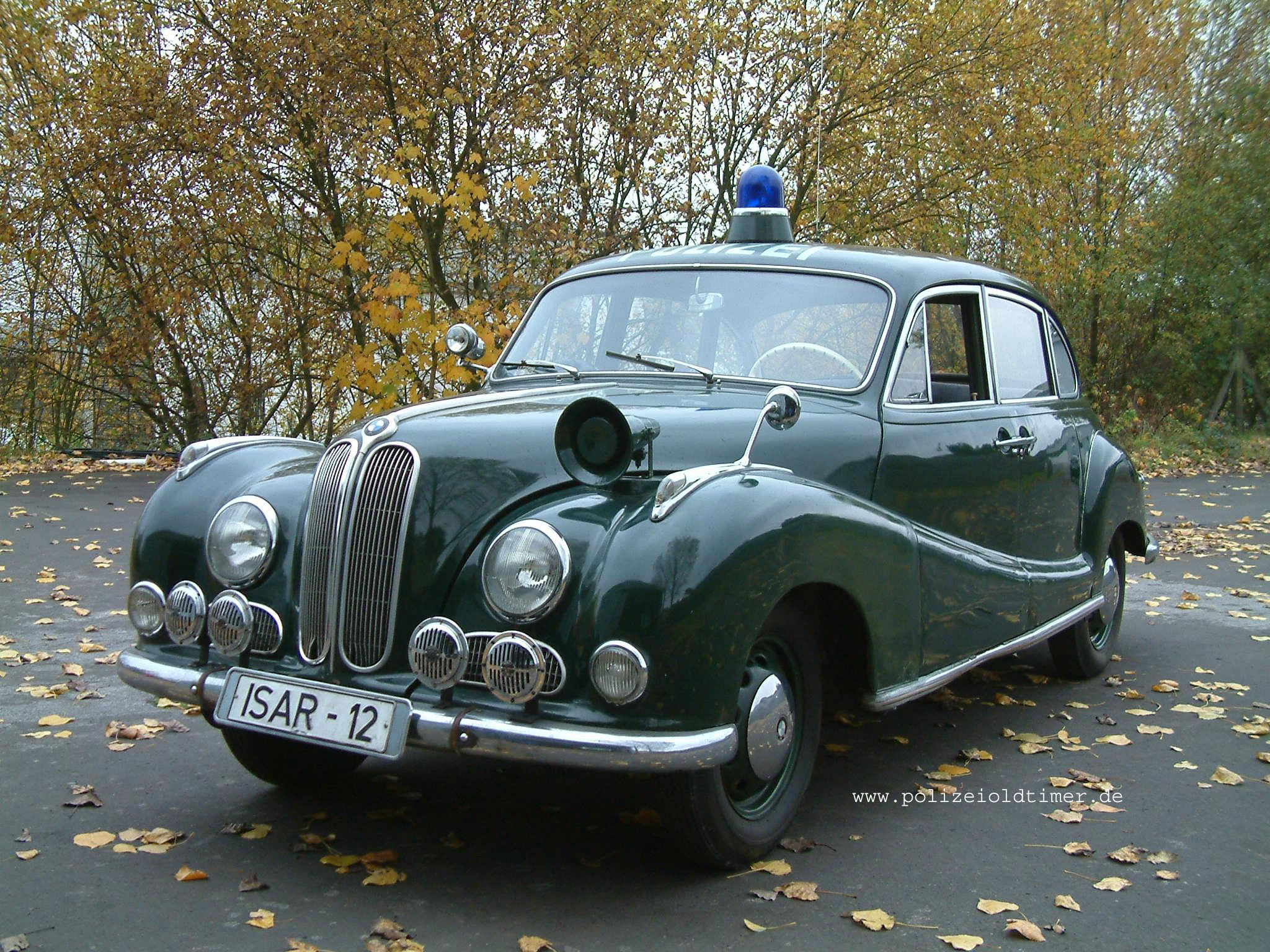 Die Polizei-BMW 501 - Isar 12 aus dem 1. Deutschen Polizeioldtimer Museum Marburg