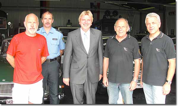 v. l. Jrgen Diehl, Hans-Peter Kaletsch, Innenminister Volker Bouffier, Hans-Heinrich Menche und Eberhard Dersch