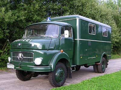 Der Daimler-Benz - Bereitschaftswagen, Baujahr 1963 der aus dem Polizeioldtimer Museum in Marburg