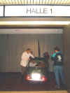Einfahrt der Isetta in die Halle (118853 Byte)