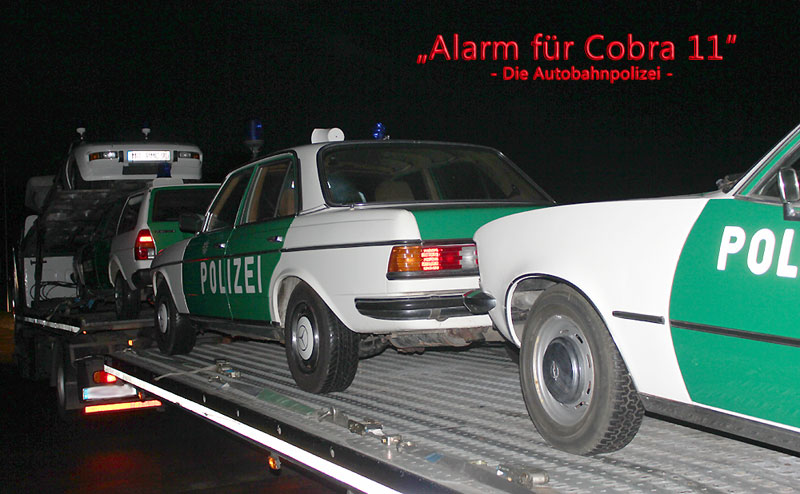 Vier der Polizeioldtimer aus dem 1. Deutschen Polizeioldtimer Museum auf dem Weg in Richtung Köln zu den Filmaufnahmen zur Serie "Alarm für Cobra 11"