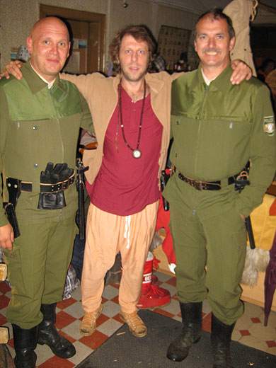 unsere Polizei-Kopmarsen, Andi Schwartz und Hans-Peter Kaletsch, mit einem der Hauptdarsteller im Film "Sommer in Orange", Oliver Korittke