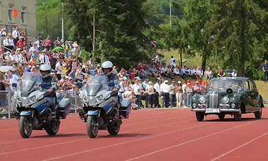 Der BMW 501 (Isar 12) bei der Einfahrt ins Stadion - beim Hessentag in Herborn