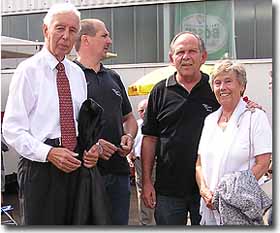 Dr. Herbert Günher mit Ehefrau und v. l. Hans-Peter Kaletsch und Hans-Heinrich Menche vom PMC