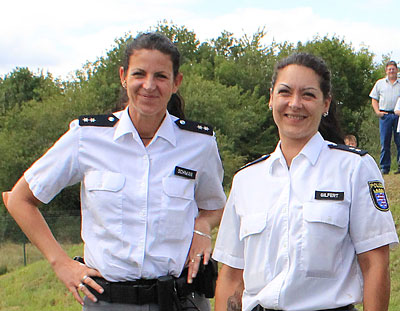 Die beiden Polizeireiterinnen der Reiterstaffel Frankfurt