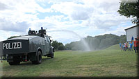 Wasserwerfer-Einsatz beim Sommerfest im Polizeioldtimer Museum Marburg