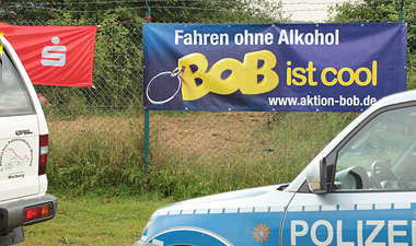Auch die Aktion BOB des Polizeipräsidiums Mittelhessen gegen Alkohol am Steuer war Thema auf dem Sommerfest im Polizeioldtimer Museum Marburg