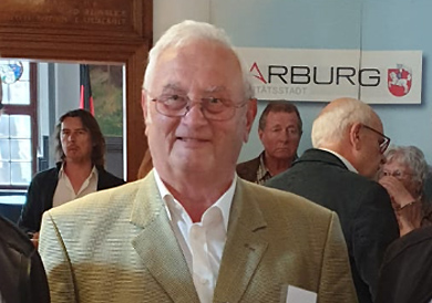 Auch der ehem. Kfz.-Meister Erhard Ruppert bekam als PMC'ler im historischen Marburger Rathaus die Ehrenamtscard überreicht