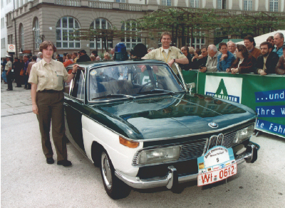 Am Start in Kassel unser BMW 2000 mit Katrin Burk-Mller und Jrgen Ludwig