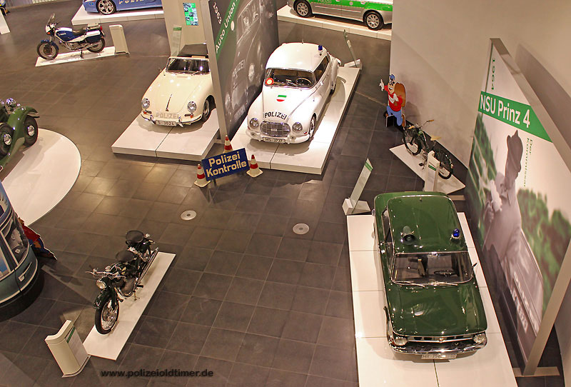 Die Ausstellung "Razzia" im Audi-Museum mobile mit Polizeioldies aus Marburg - vorne rechts der NSU Prinz 
