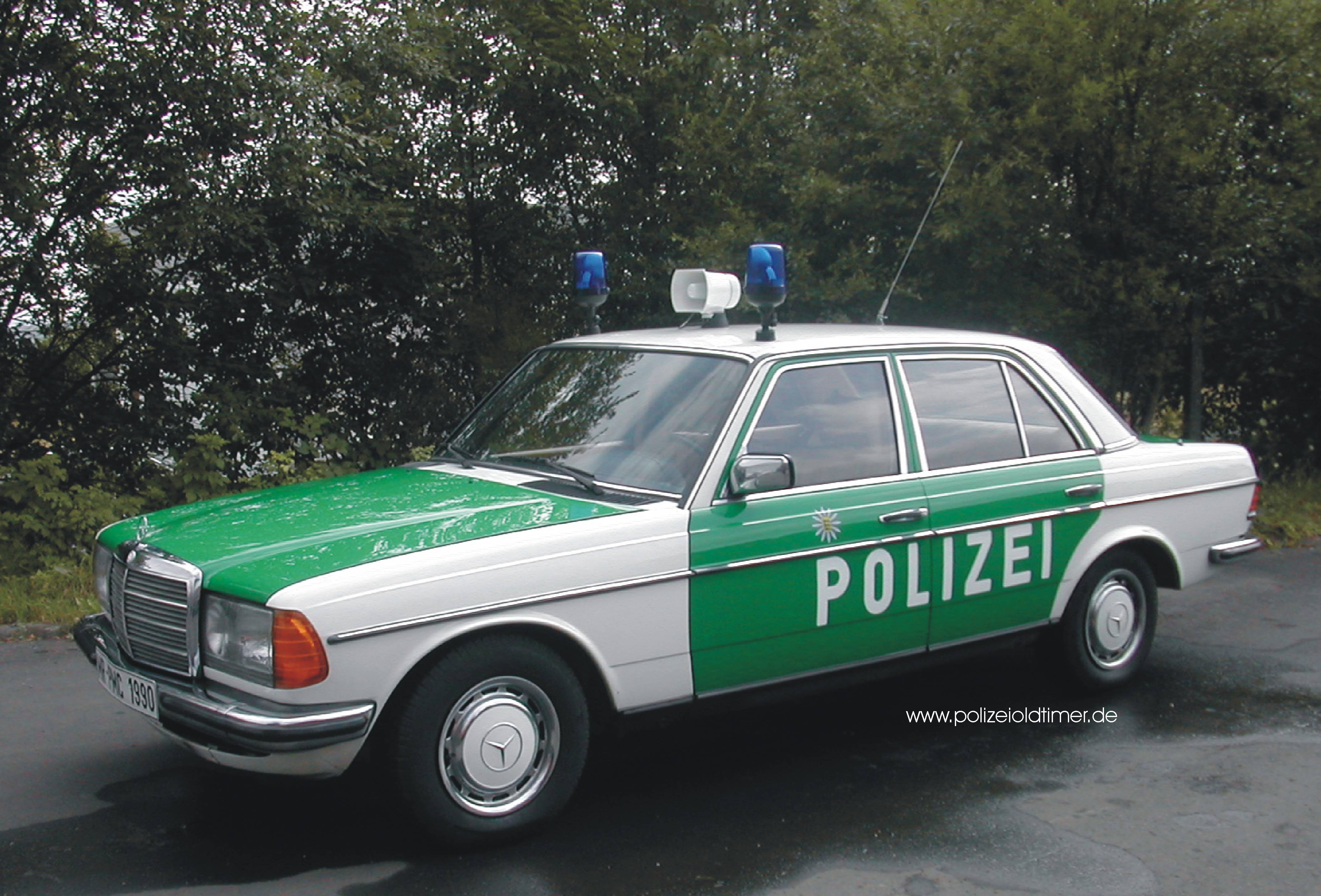 Mercedes-Benz 280 E der Polizei aus dem Polizeioldtimer Museum in Marburg