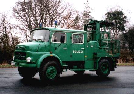 Daimler-Benz - Lichtmastkraftwagen, Baujahr 1973 der Bereitschaftspolizei aus dem Polizeioldtimer Museum in Marburg