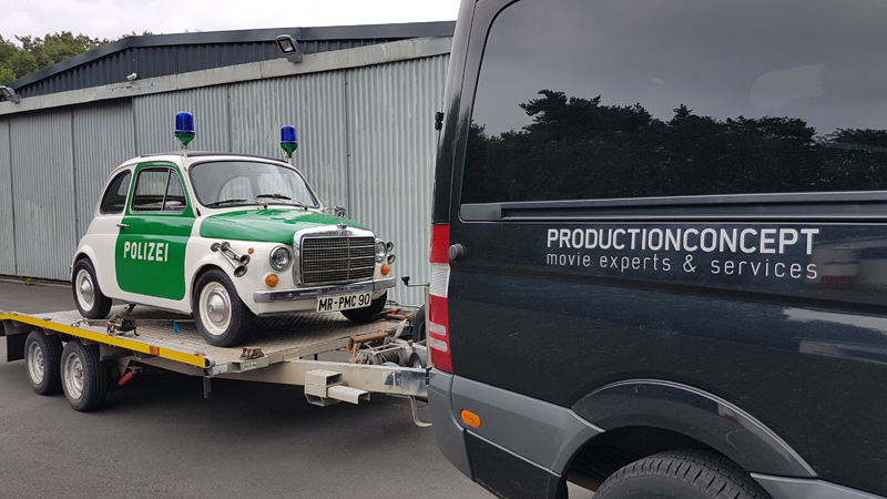 Der Fiat 500 aus dem 1. Deutschen Polizeioldtimer Museum in Marburg auf dem Weg zu Filmaufnahmen zum Kino-Film Liliane Susewind - Ein tierisches Abenteuer