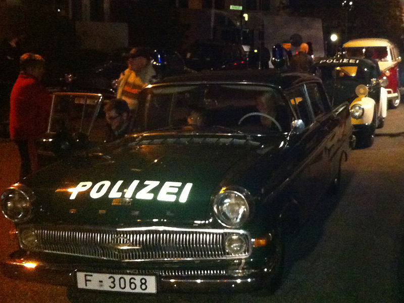 Im Spiefilm "Der Staat gegen Fritz Bauer" kam dann zum Schluss auch noch der Opel Kapitän aus dem 1. Deutschen Polizeioldtimer Museum Marburg am 5. November in der Fritz-Figge-Str. in Köln zum Einsatz