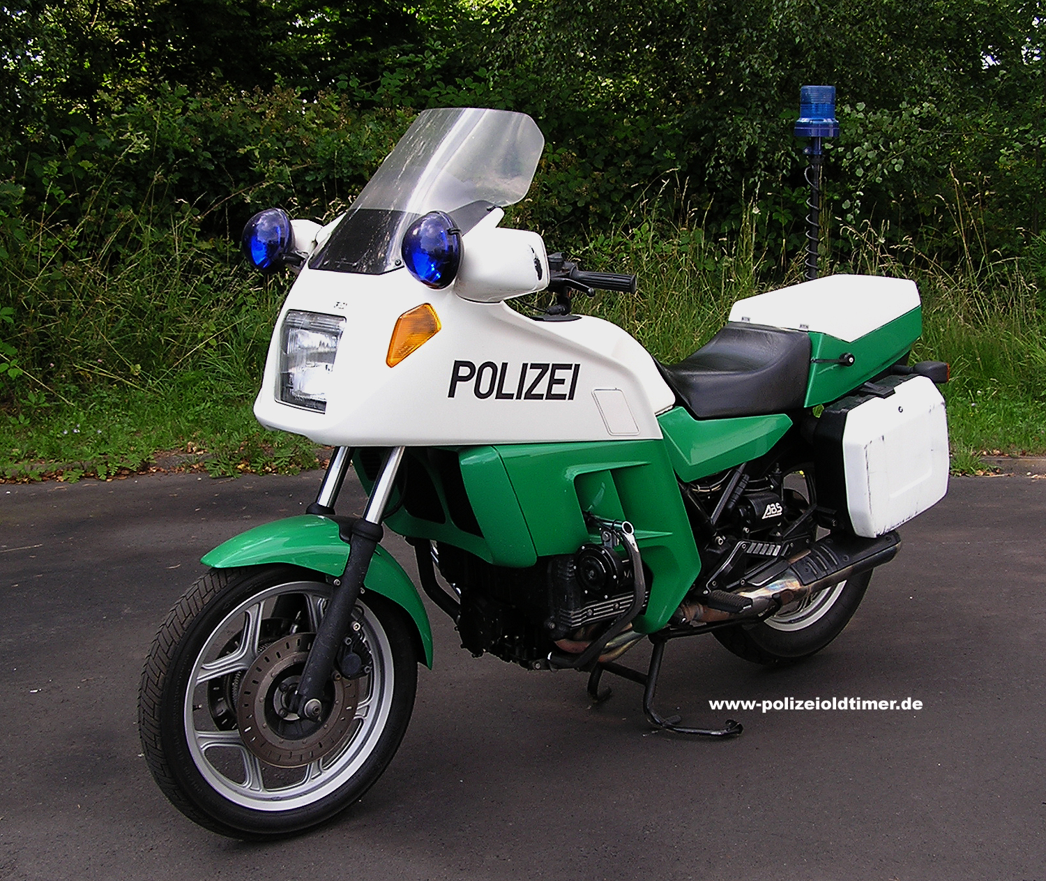 Die Polizei-BMW, K 75 des Polizei-Motorsport-Club Marburg in gro