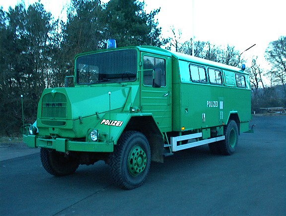 MAN 630 L2A  - Taucherbasiskraftwagen -  aus dem 1. Deutschen Polizeioldtimer Museum in Marburg