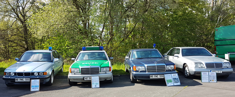Einige der ausgestellten Polizeioldtimer auf der Freifläche des 1. Deutschen Polizeioldtimer Museums