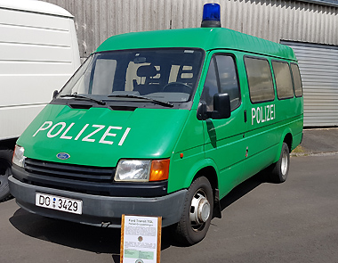 Eine weiteres Polizeifahrzeug aus dem 1. Deutschen Polizeioldtimer Museum, dass im ARD-Zweiteiler "Gladbeck" zum Einsatz kam, der Ford Transit mit Film-Kennzeichen aus Dortmund