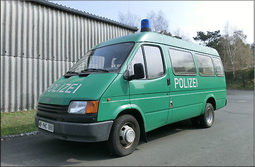 Ford Transit TGL - ein ehemaliger Bereitschaftspolizei in Nordrhein-Westfalen, jetzt im 1. Deutschen Polizeioldtimer Museum in Marburg