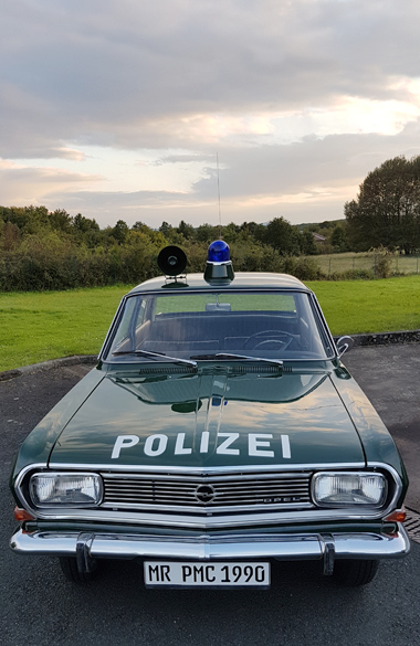 Der Neuzugang im 1. Deutschen Polizeioldtimer Museum Marburg, ein Opel Rekord vom Typ B - Baujahr 1966 