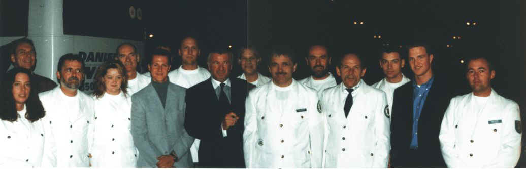 Gruppenbild mit den Schumacherbrdern und Willi Weber