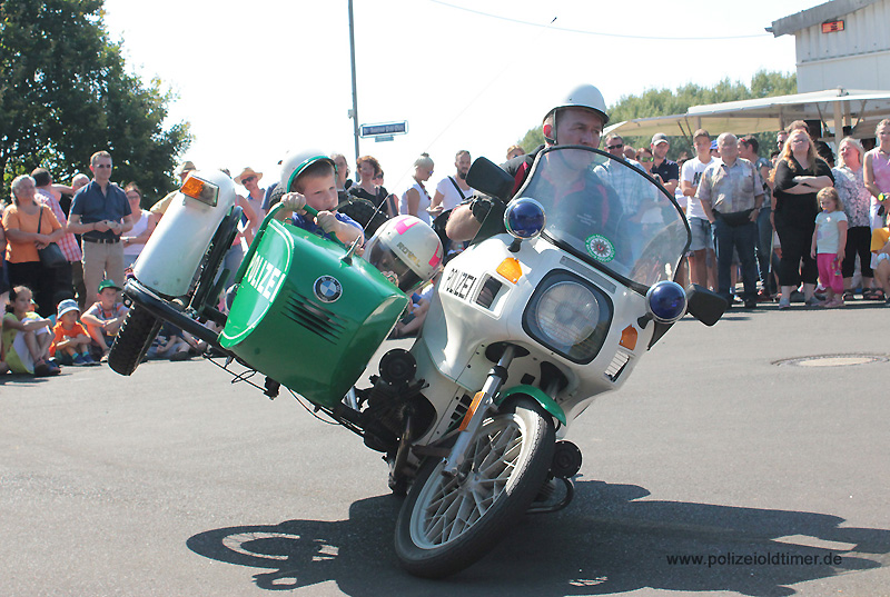 Die Fahrt mit dem Polizei-Beiwagenmotorrad - ist der Renner schlechthin beim Sommerfest im Polizeioldtimer Museum in Marburg