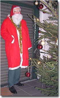 Der Weihnachtsmann als Polizist verkleidet - oder umgedreht...